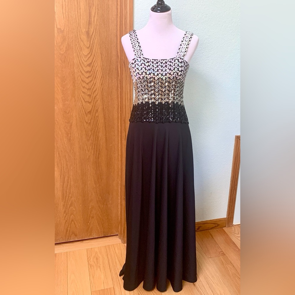 Long Black White Silver Sequins Stretch Fabric Sleeveless Gown Prom